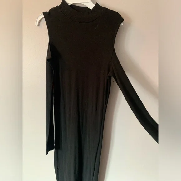 BLACK MIDI DRESS - Picture 1 of 4